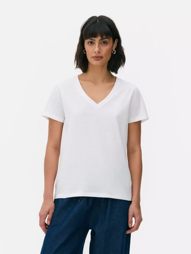 T-shirt com decote em V