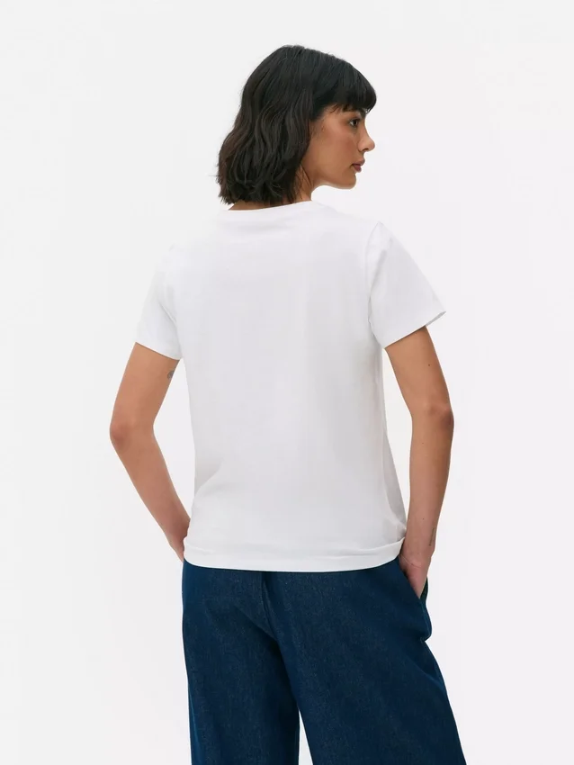 T-shirt com decote em V