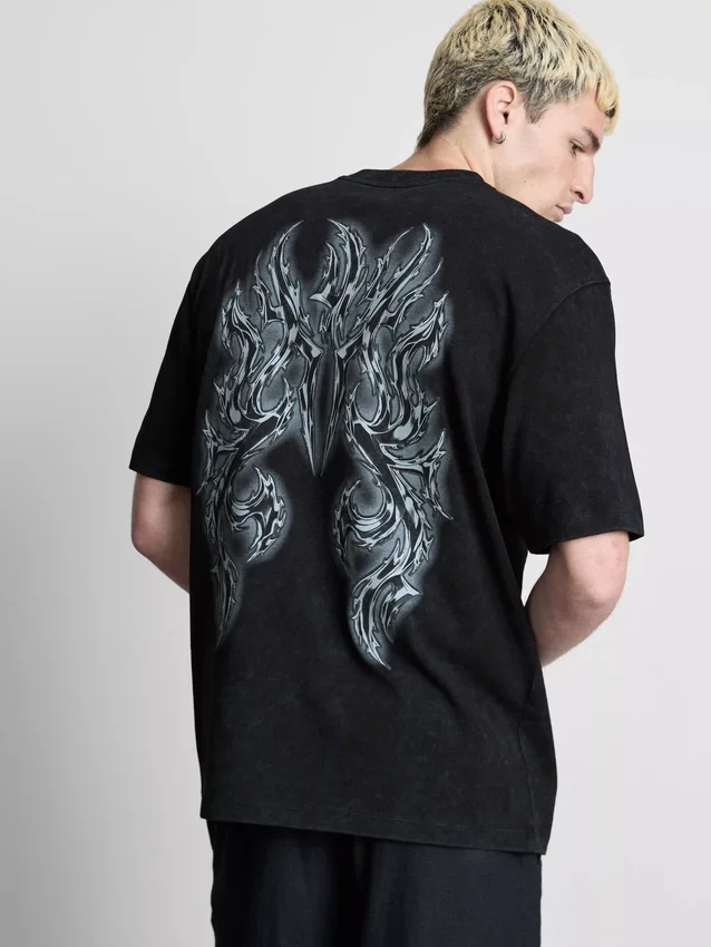 T-shirt com estampado nas costas