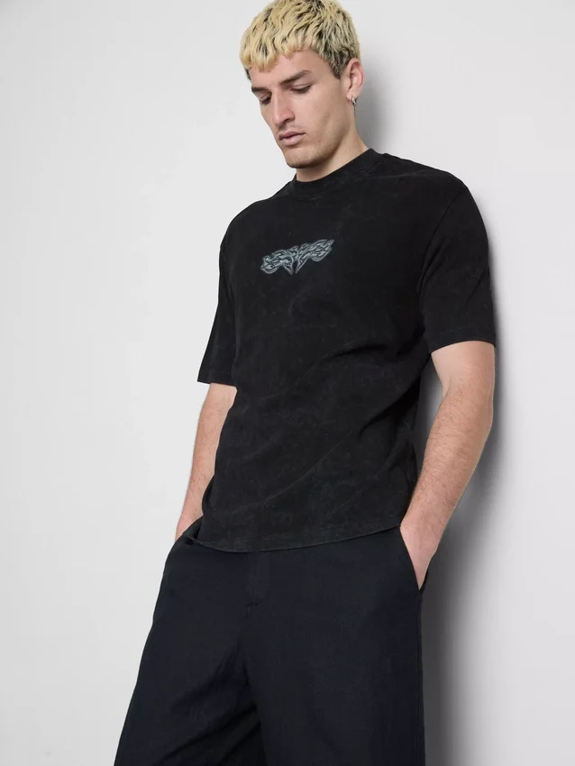 T-shirt com estampado nas costas