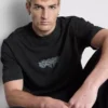 T-shirt com estampado nas costas