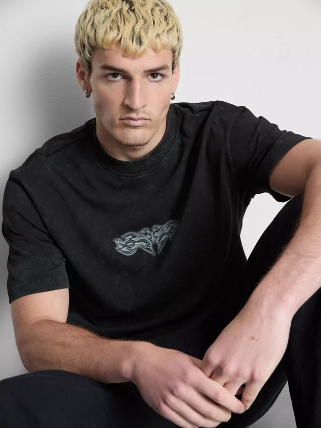 T-shirt com estampado nas costas