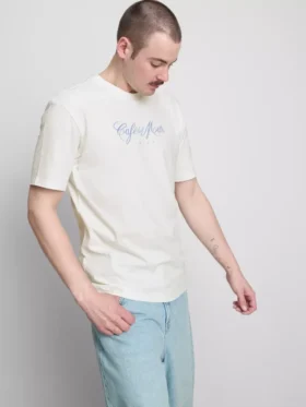 T-shirt com grafismo