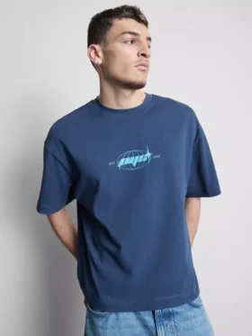 T-shirt com grafismo