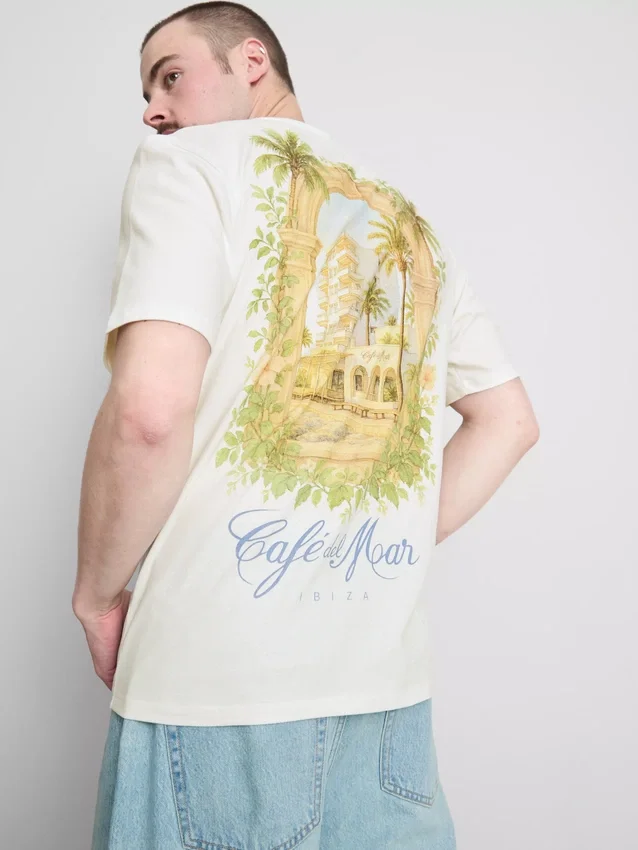 T-shirt com grafismo