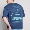 T-shirt com grafismo