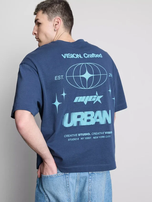 T-shirt com grafismo