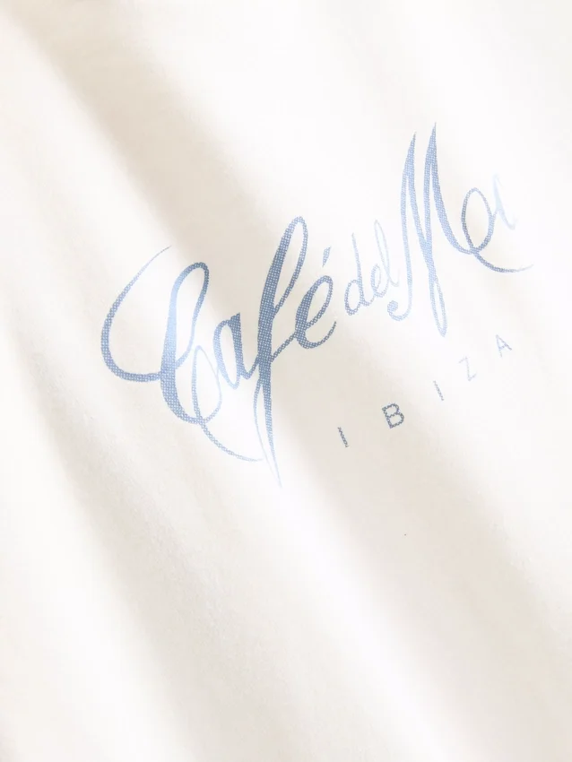 T-shirt com grafismo