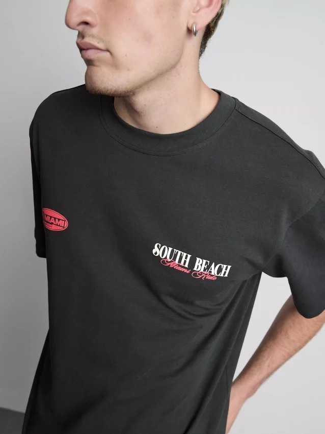T-shirt com grafismo de Miami