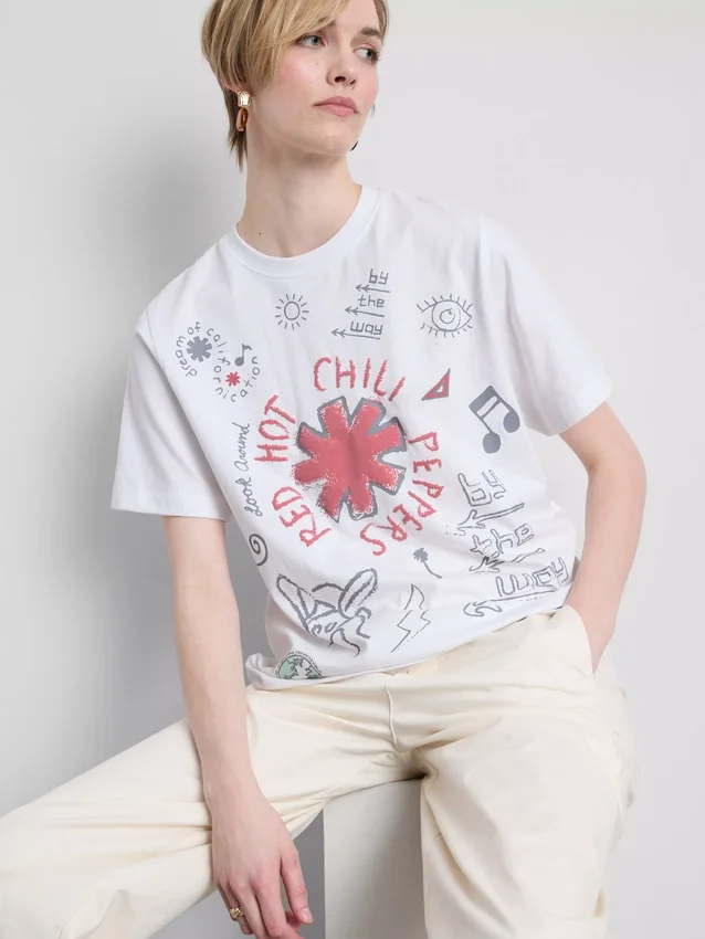T-shirt com ilustração dos Red Hot Chili Peppers