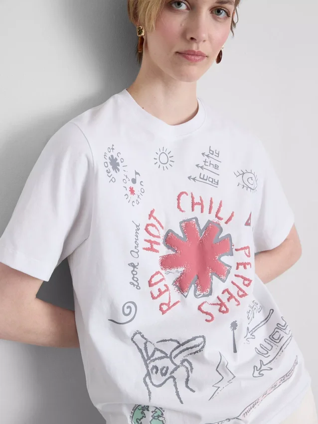 T-shirt com ilustração dos Red Hot Chili Peppers