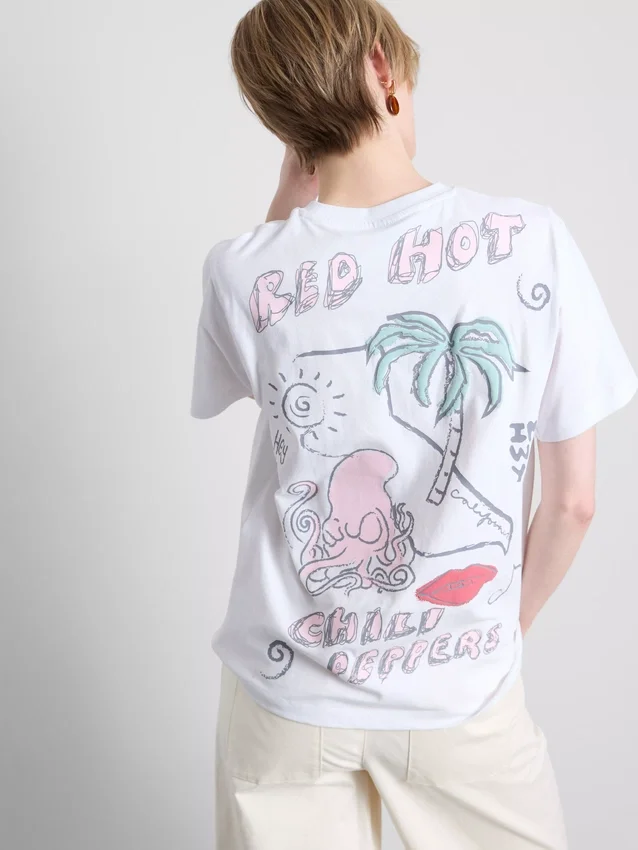 T-shirt com ilustração dos Red Hot Chili Peppers