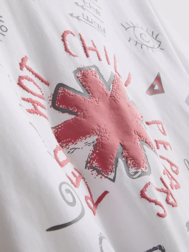 T-shirt com ilustração dos Red Hot Chili Peppers