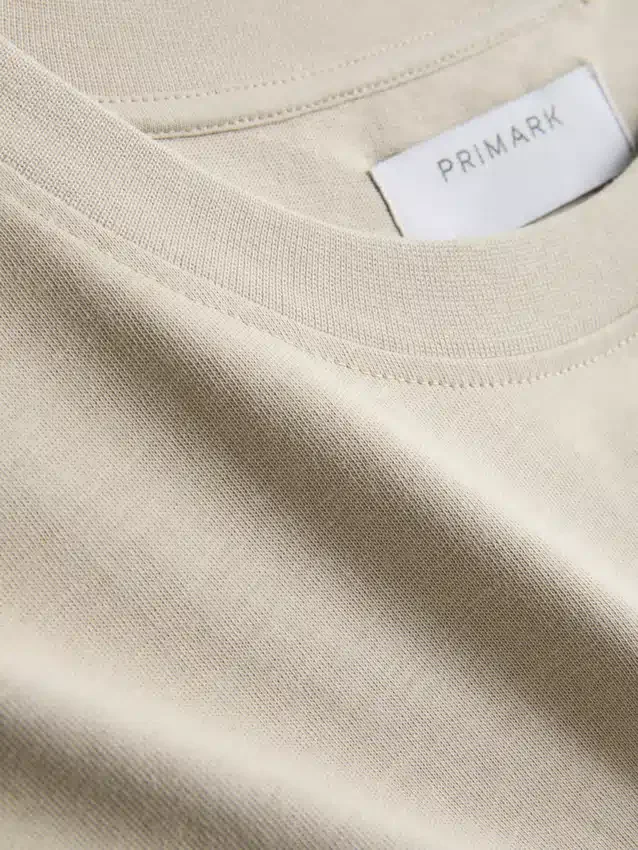 T-shirt com número em aplique