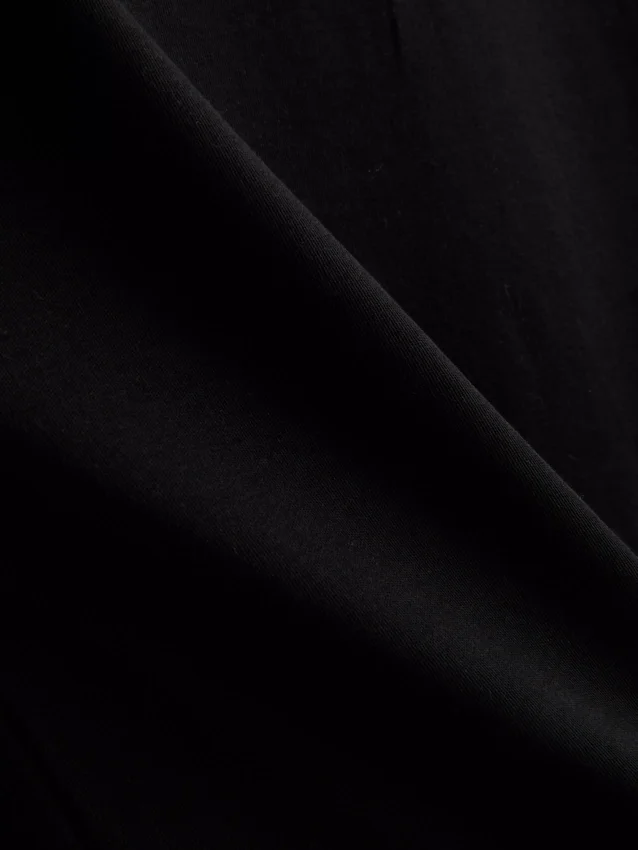 T-shirt curta sem mangas com ombreiras