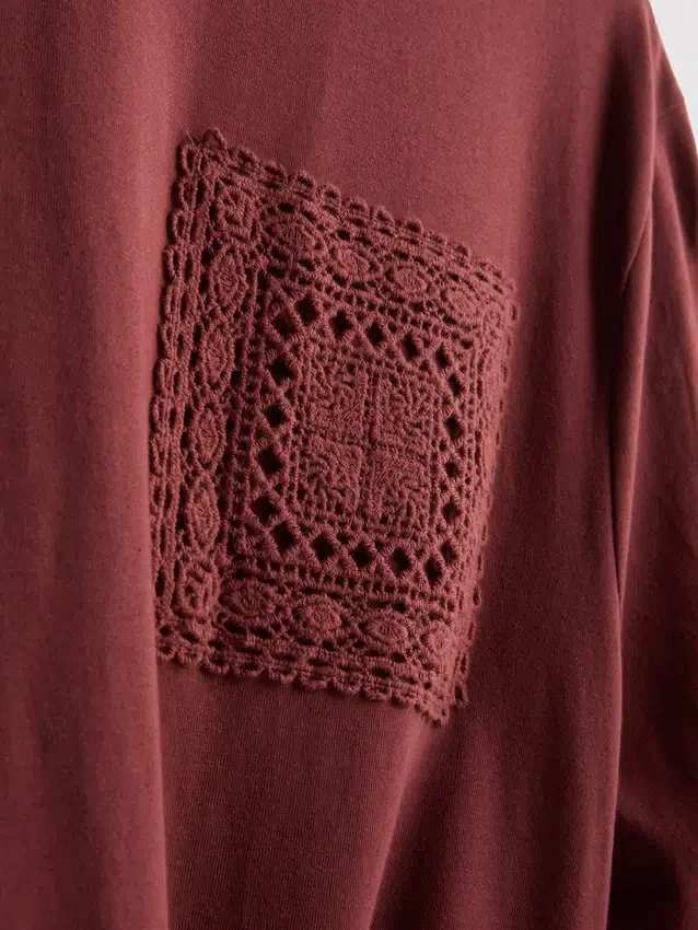 T-shirt de algodão de manga curta em croché