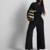 T-shirt de corte reto com detalhes nas costuras, rica em algodão