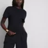 T-shirt de corte reto com detalhes nas costuras, rica em algodão