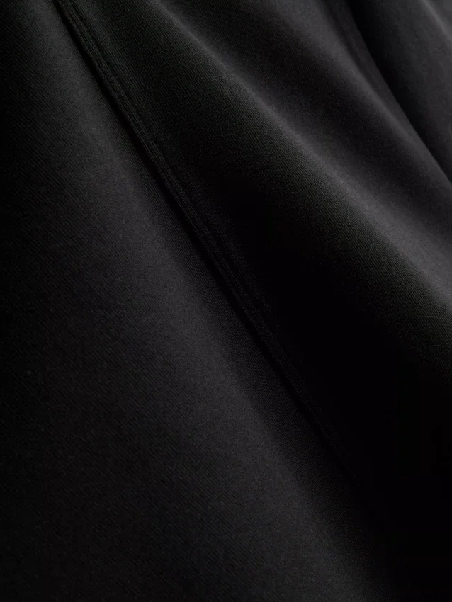 T-shirt de corte reto com detalhes nas costuras, rica em algodão