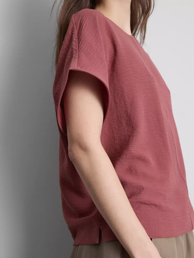T-shirt de gola redonda descontraída com circulação de ar