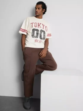 T-shirt de manga curta com efeito desgastado e estampado gráfico «Tokyo»