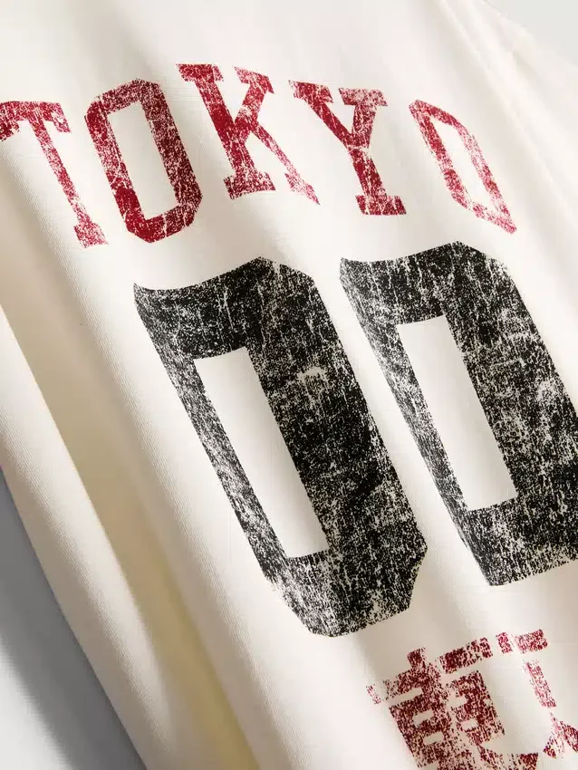 T-shirt de manga curta com efeito desgastado e estampado gráfico «Tokyo»