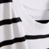 T-shirt de manga curta com gola redonda às riscas