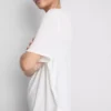 T-shirt desportiva com bainha curva