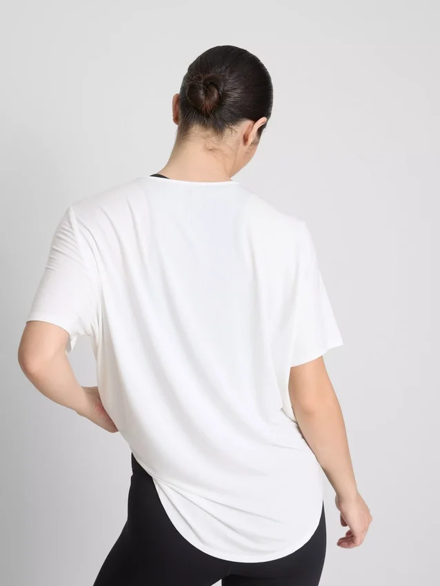 T-shirt desportiva com bainha curva