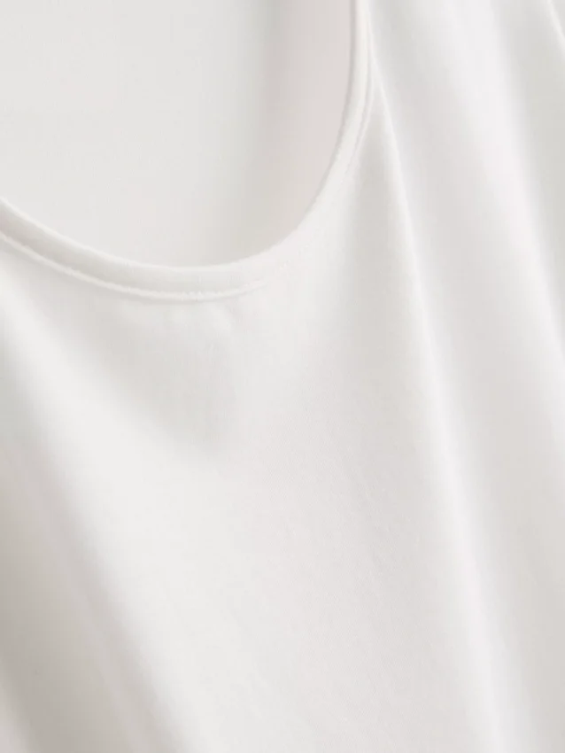 T-shirt desportiva com bainha curva