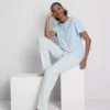 T-shirt e pijama com calças às riscas
