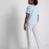 T-shirt e pijama com calças às riscas