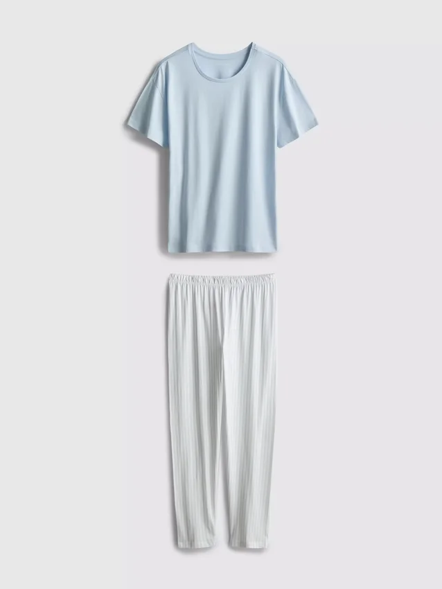 T-shirt e pijama com calças às riscas