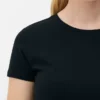 T-shirt elástico de gola redonda