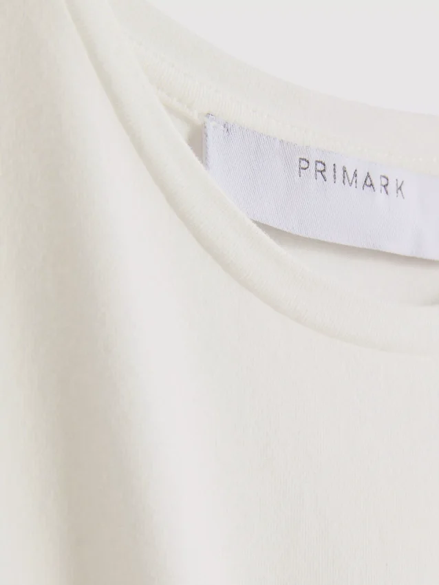 T-shirt justa com mangas curtas