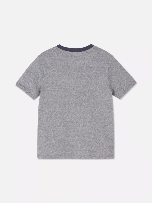 T-shirt às riscas