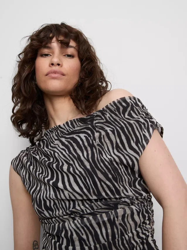 The Primark Scene | Top curto transparente com ombros à mostra