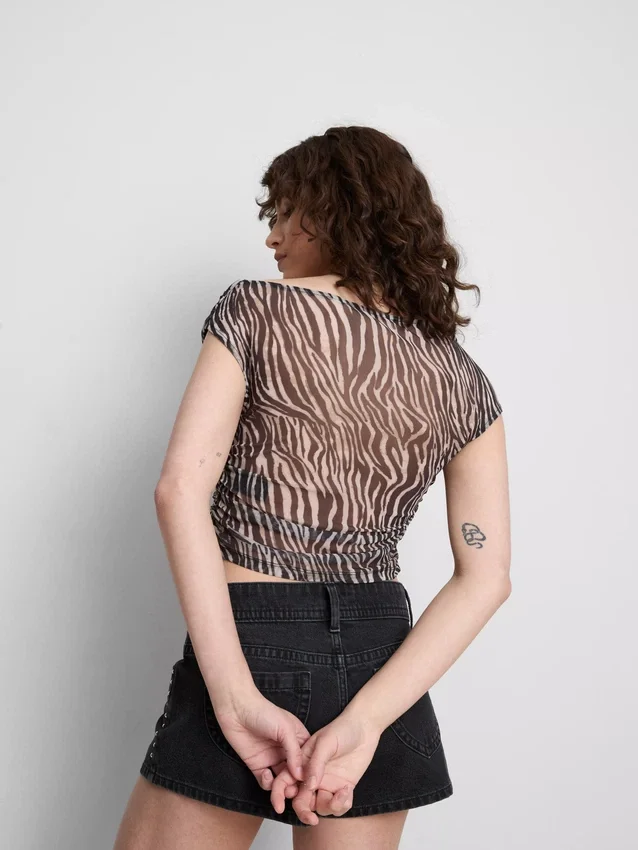 The Primark Scene | Top curto transparente com ombros à mostra