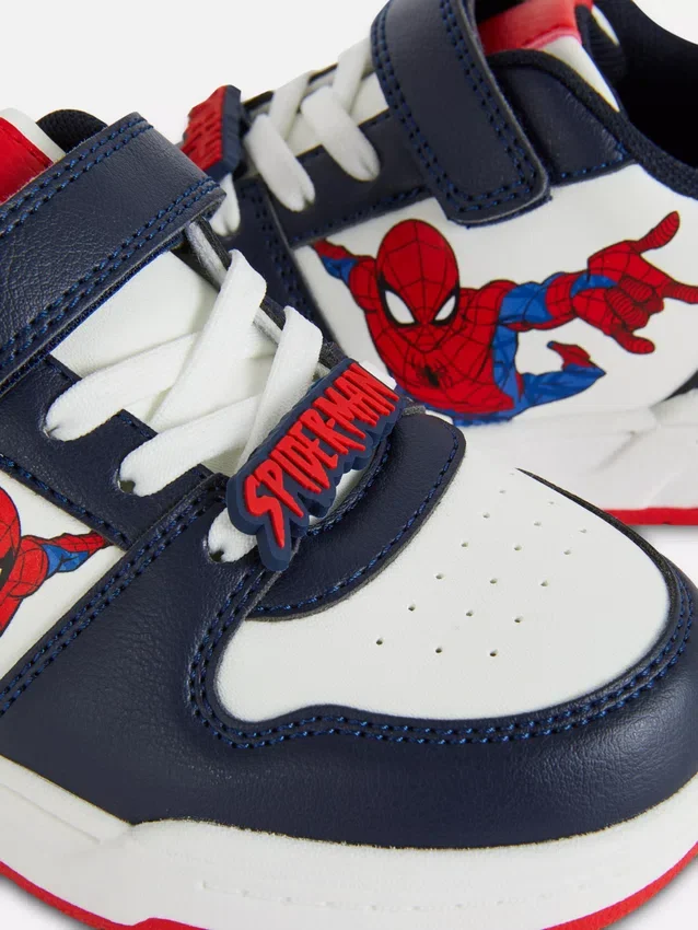 Ténis baixos do Homem-Aranha da Marvel