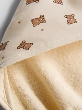 Toalha com capuz com estampado de urso
