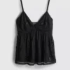 Top babydoll com bordado de contas da Paula Echevarría