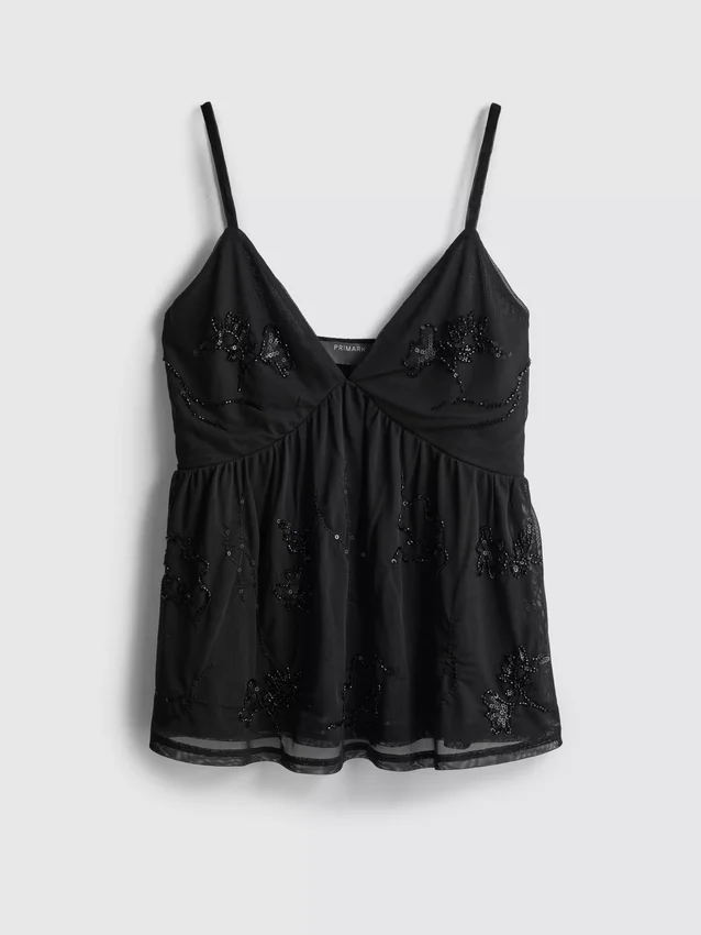 Top babydoll com bordado de contas da Paula Echevarría