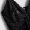 Top babydoll com bordado de contas da Paula Echevarría
