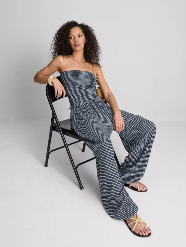 Top bandeau com folhos em xadrez da Paula Echevarría