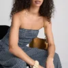 Top bandeau com folhos em xadrez da Paula Echevarría