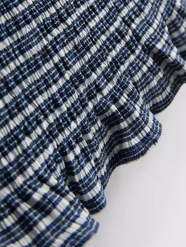 Top bandeau com folhos em xadrez da Paula Echevarría
