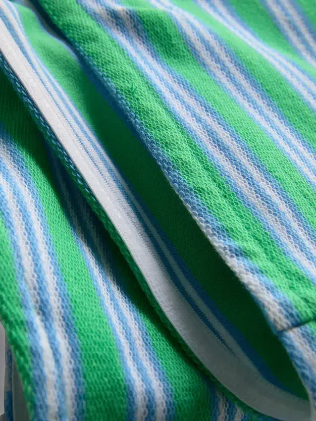 Top bandeau curto às riscas, com elevado teor de algodão