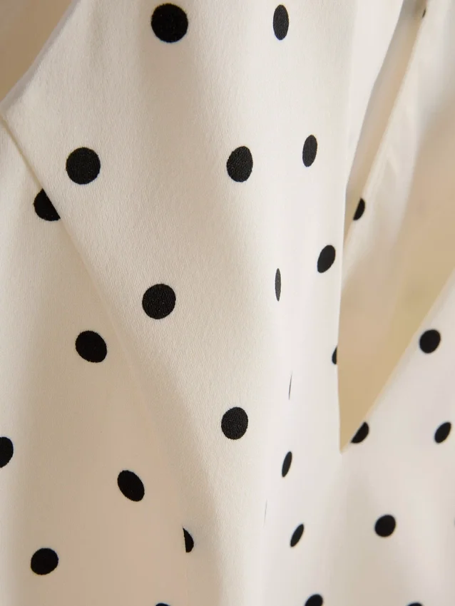 Top com peplum e decote halter às bolinhas