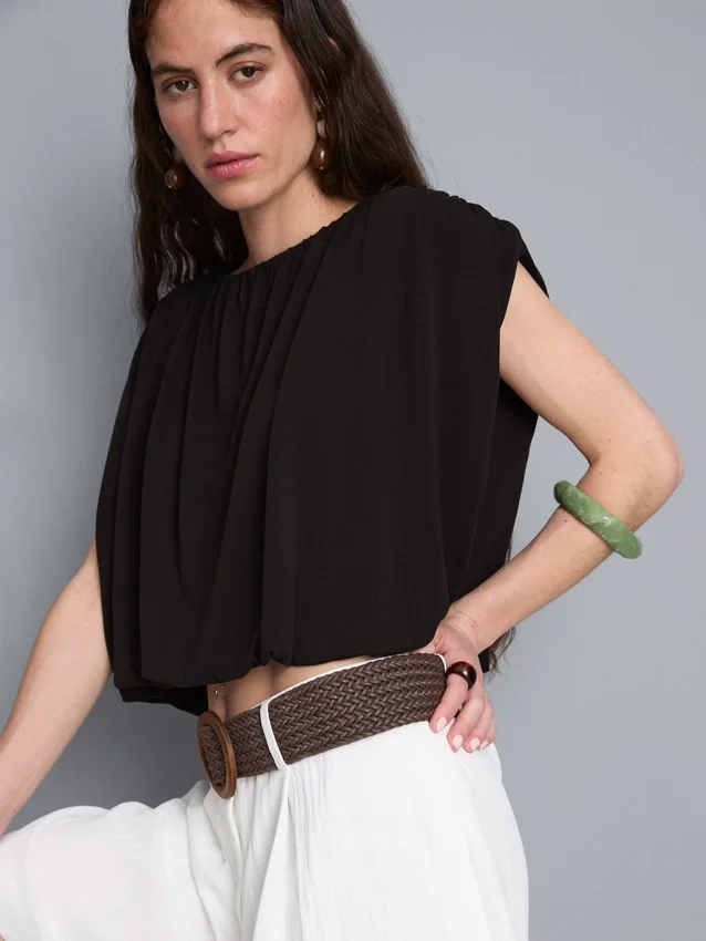 Top curto com caimento drapeado, rico em modal