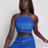 Top curto de croché com decote halter